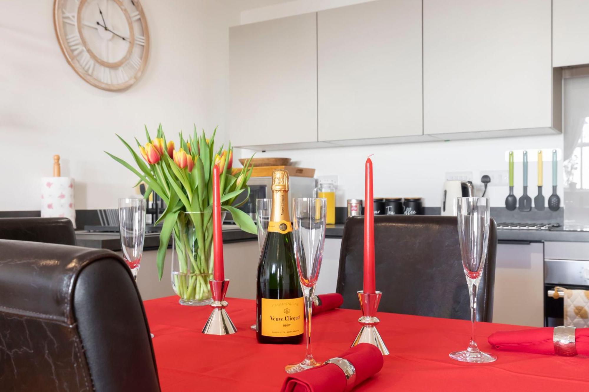 Thornton House Town Centre Free Car Park Apartment Cheltenham