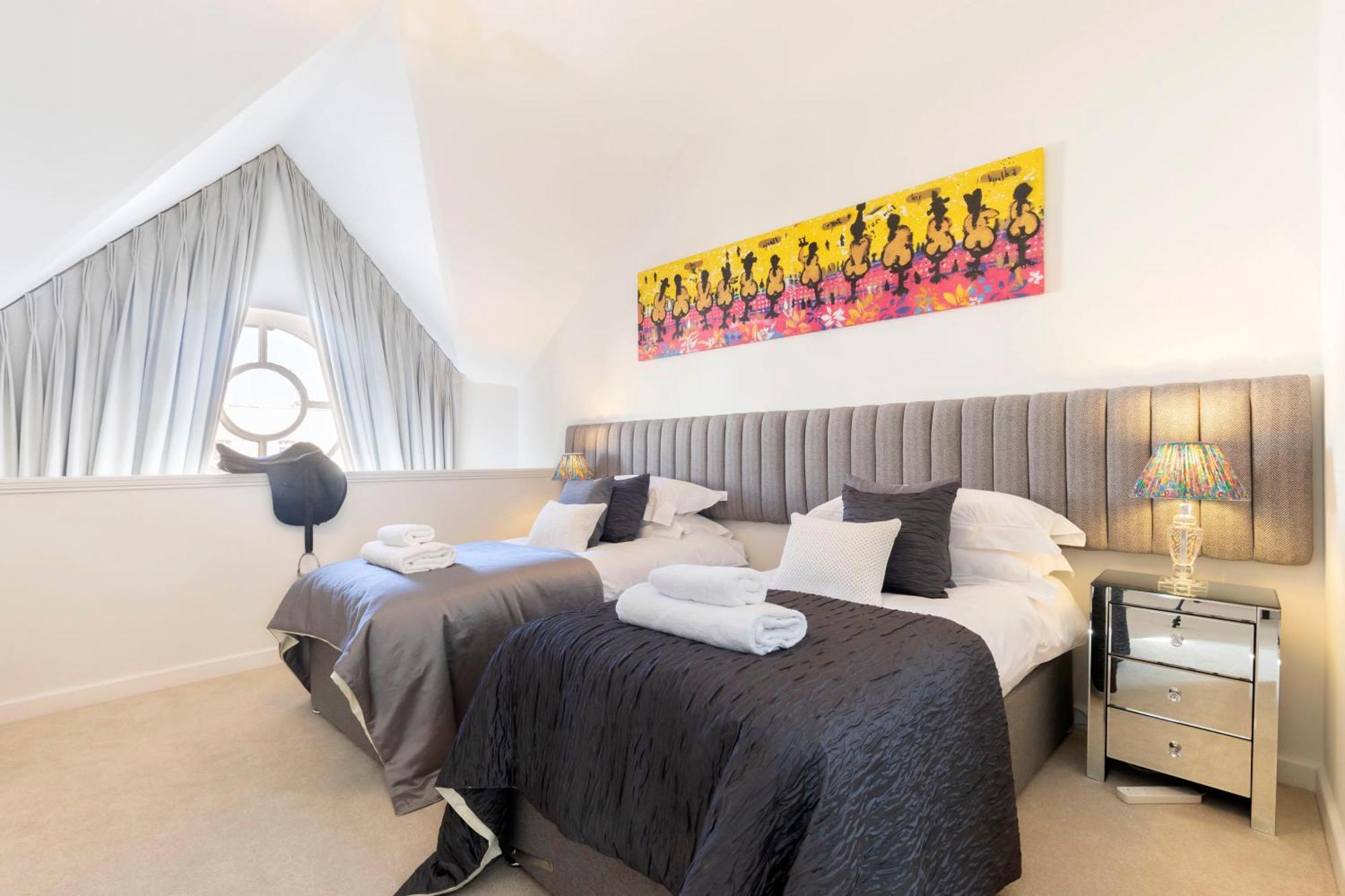 Thornton House Town Centre Free Car Park * Cheltenham