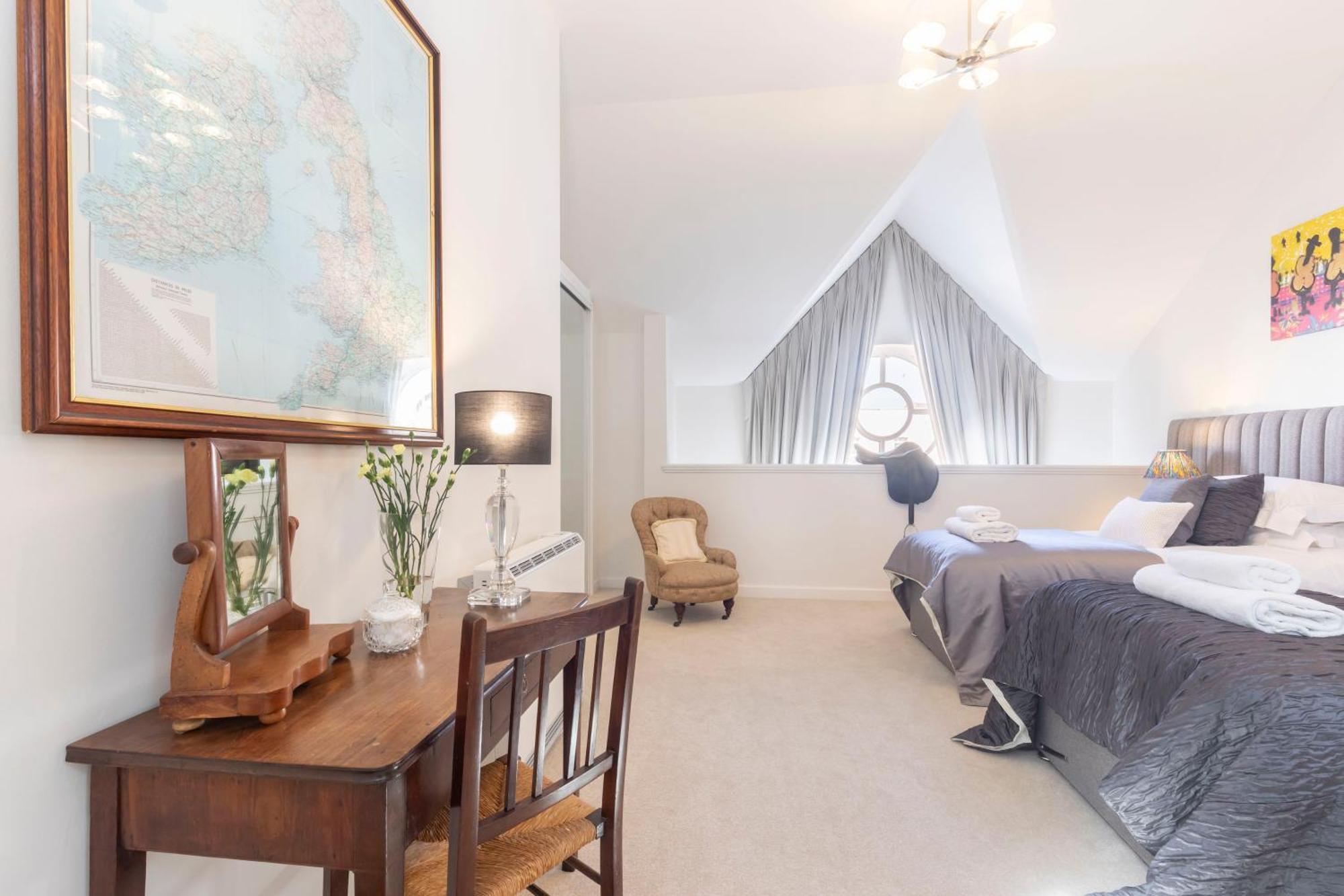 Thornton House Town Centre Free Car Park * Cheltenham