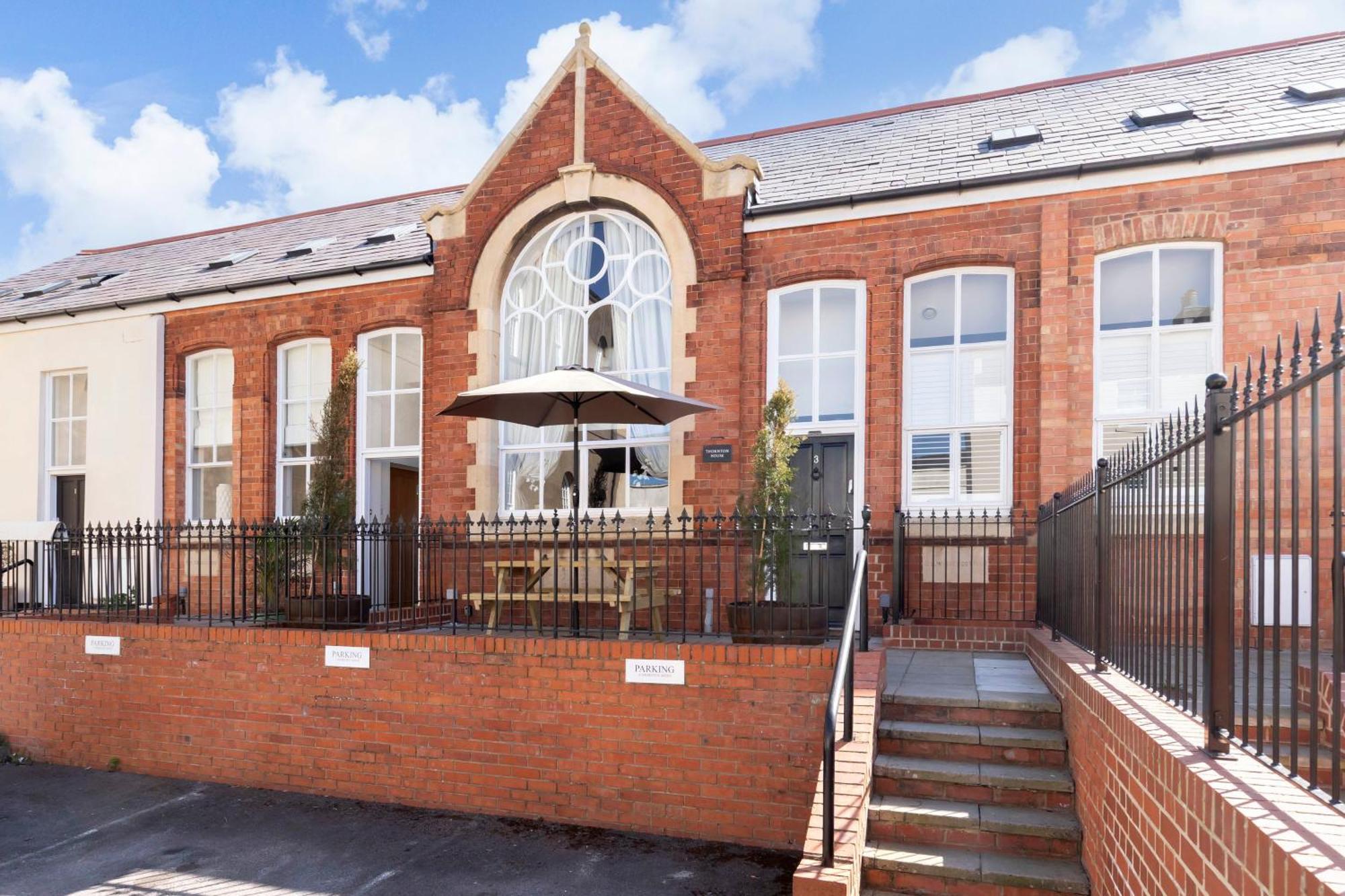 Apartment Thornton House Town Centre Free Car Park