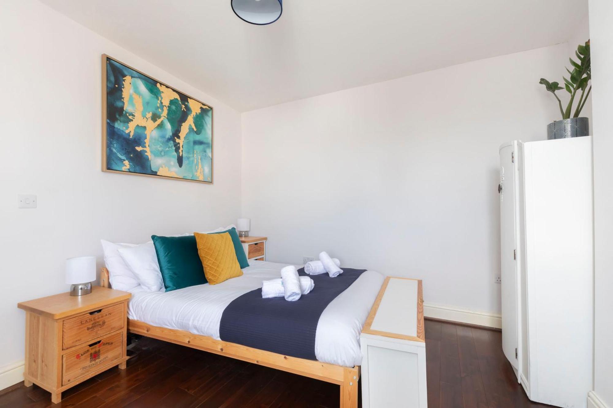 Lovely 2-bed Town Centre Duplex *