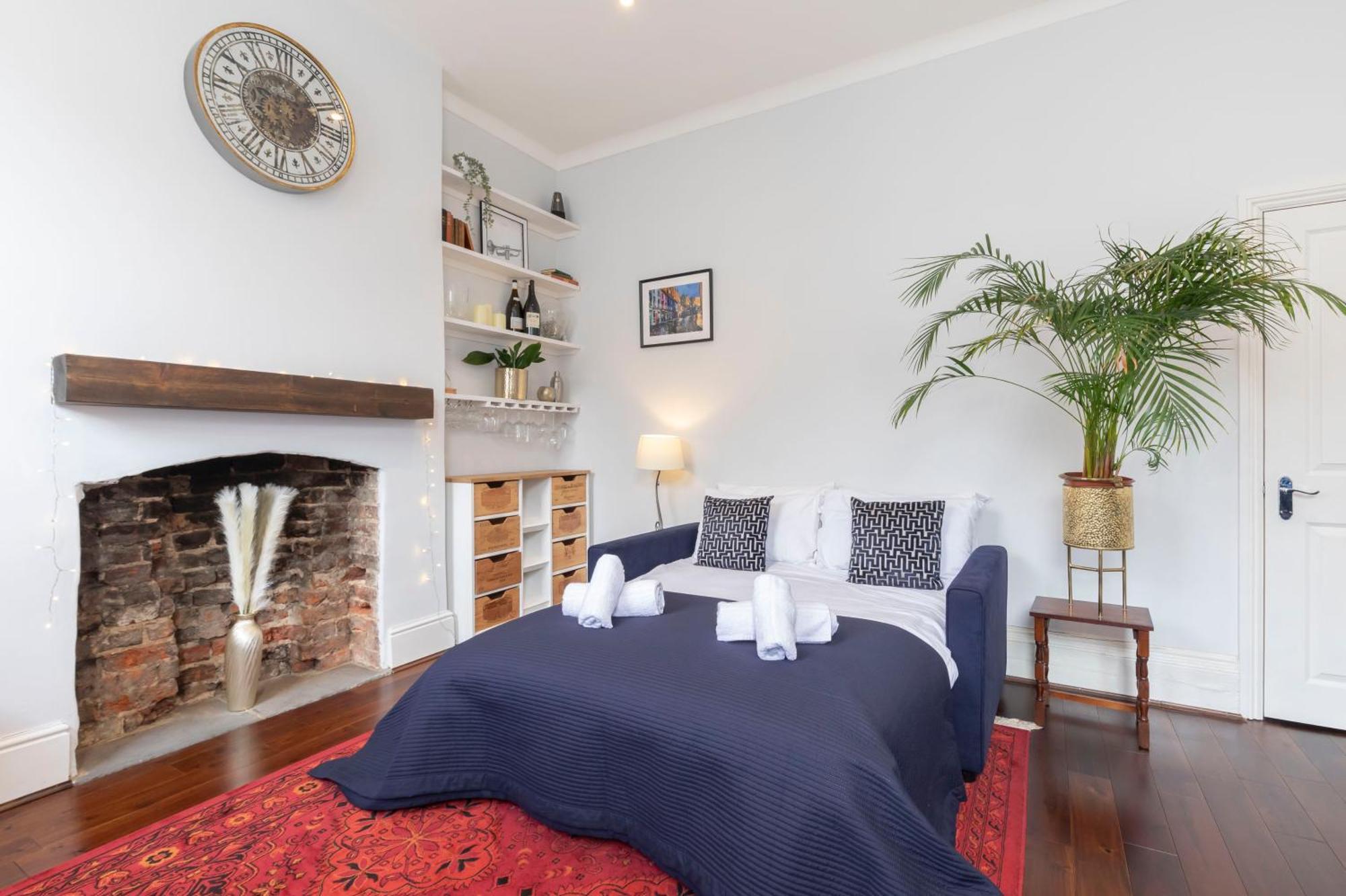 Lovely 2-bed Town Centre Duplex * Cheltenham