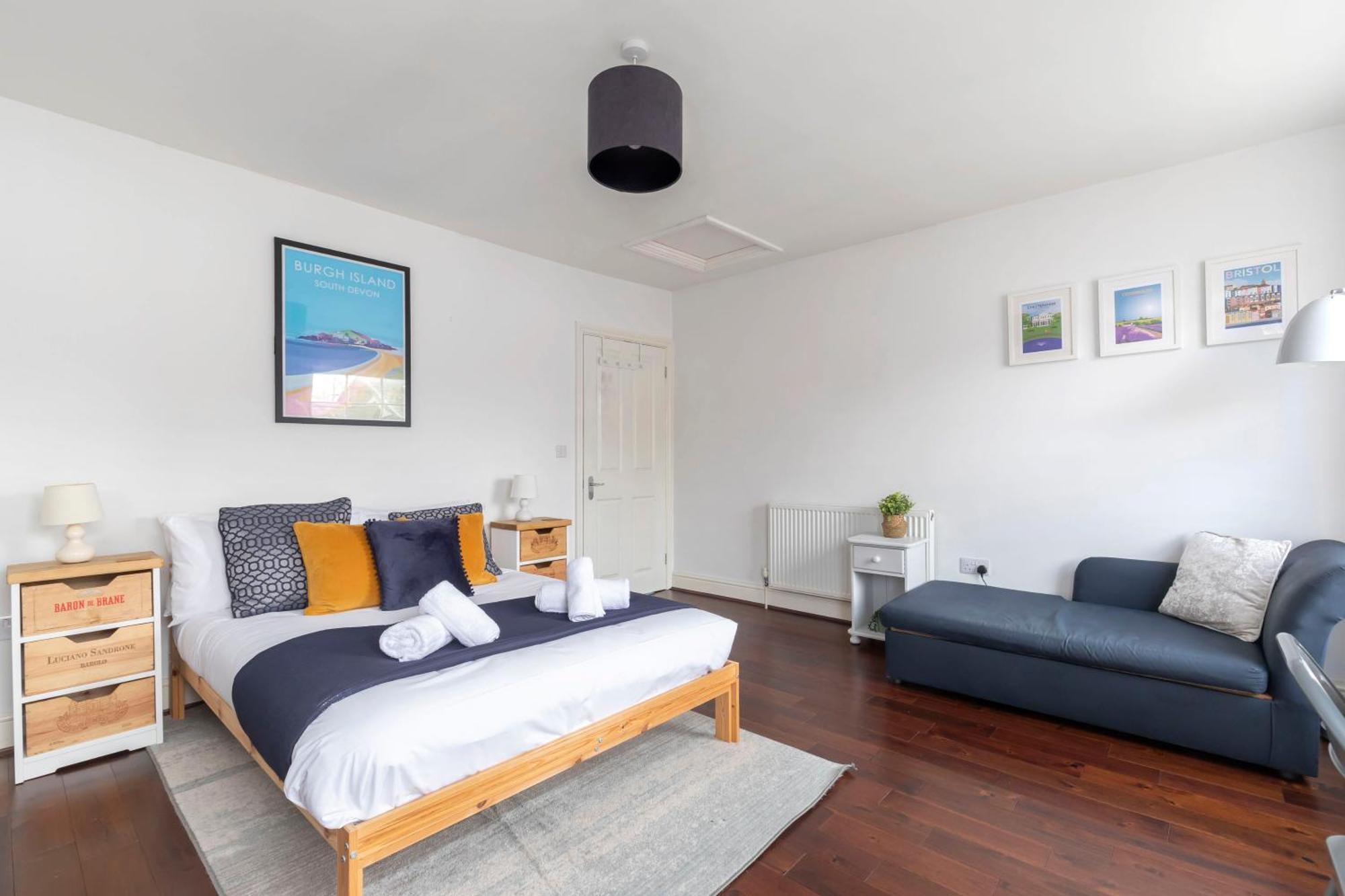 Lovely 2-bed Town Centre Duplex Apartment *