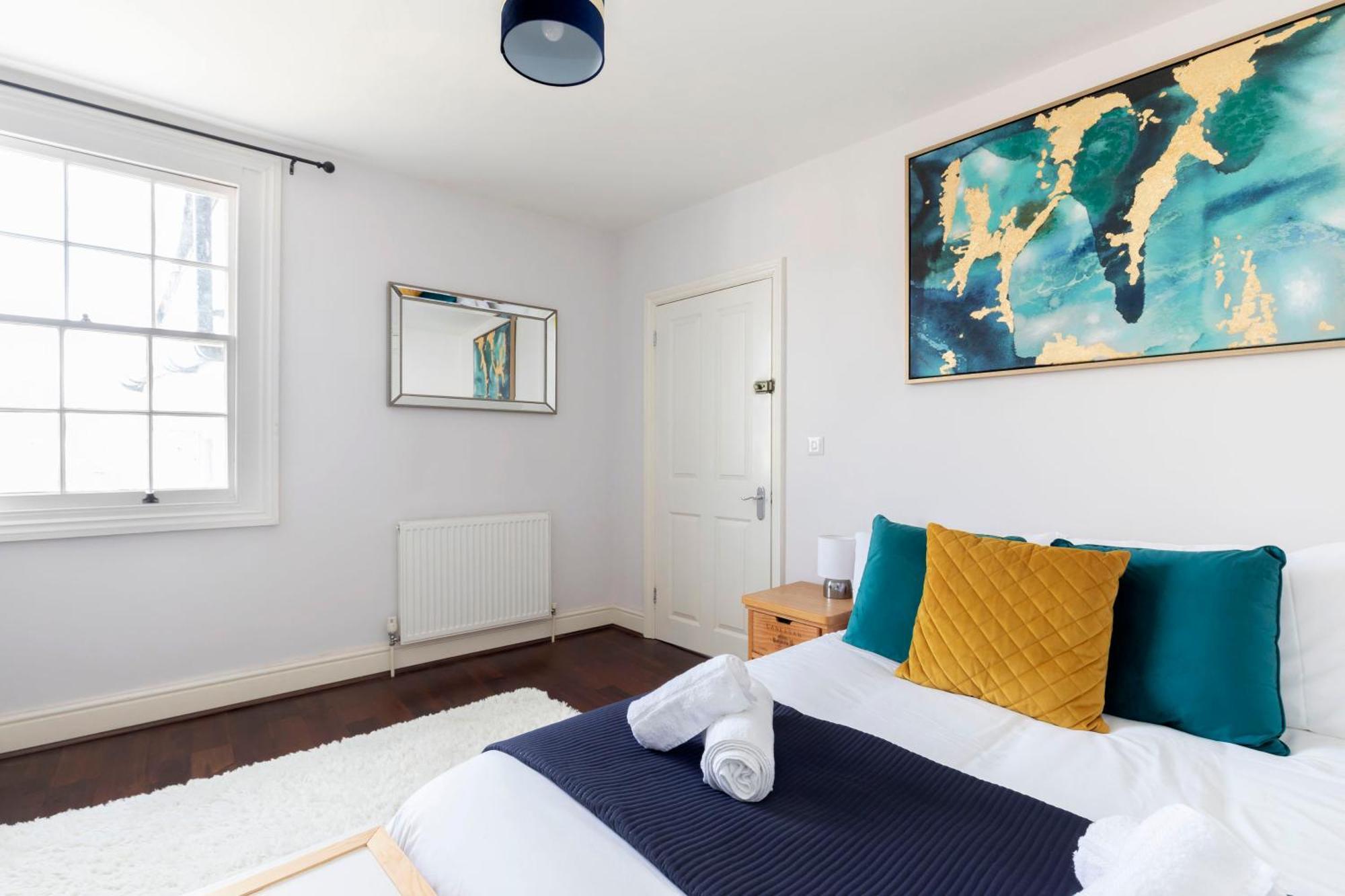 Lovely 2-bed Town Centre Duplex Apartment *