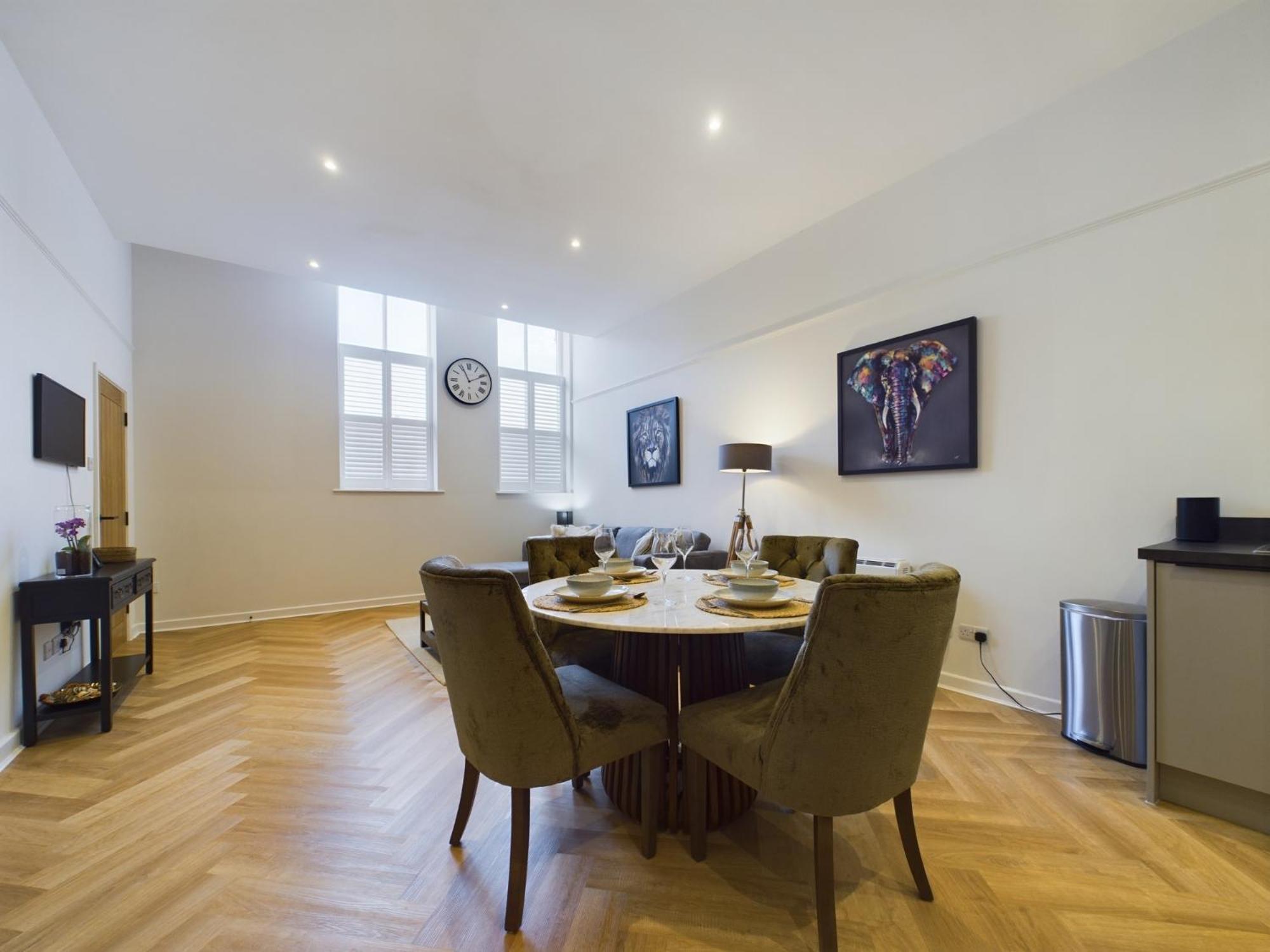 Luxury Town Centre 2-bed Chapel Conversion With Private Parking * Cheltenham