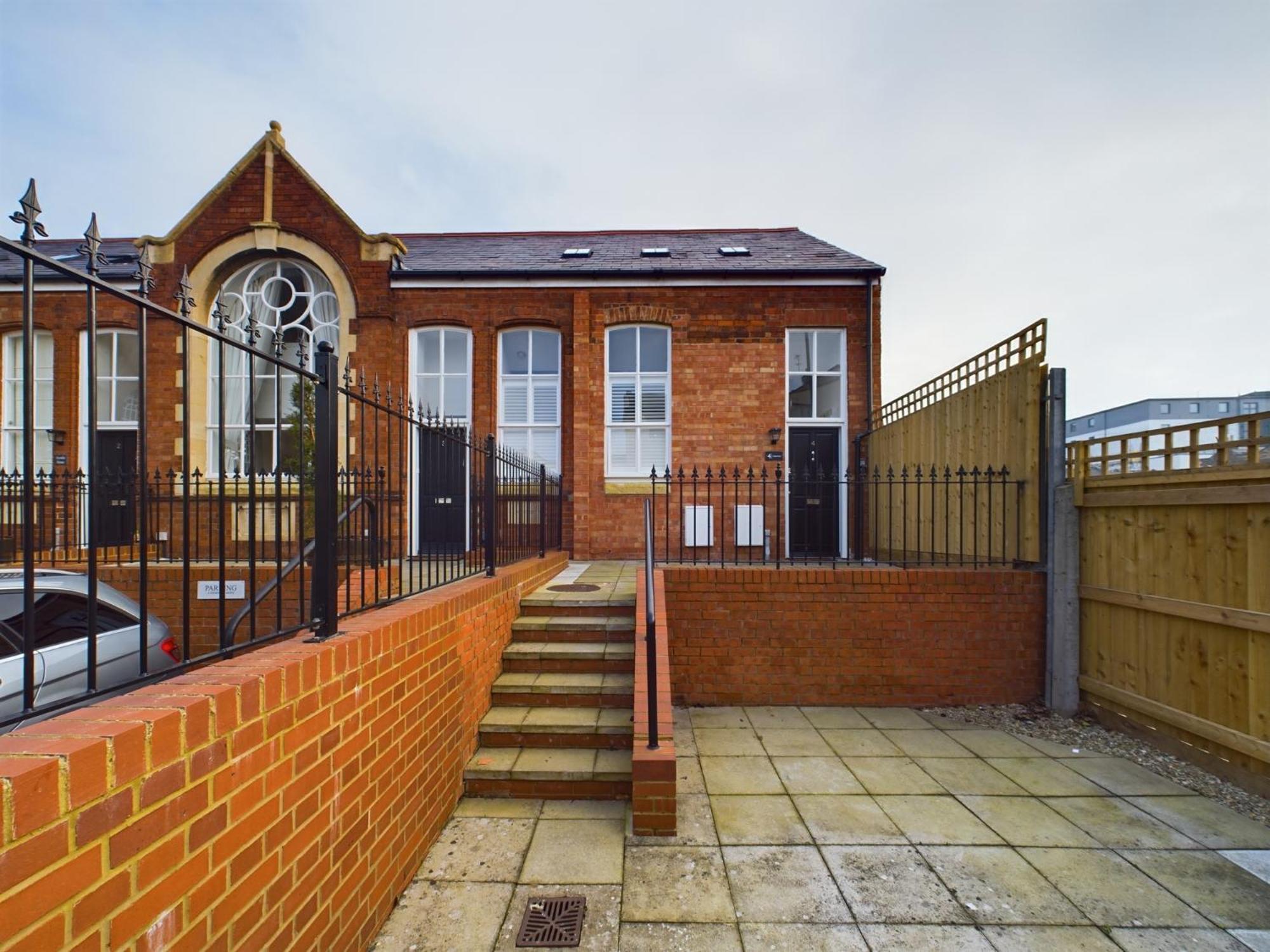 Luxury Town Centre 2-bed Chapel Conversion With Private Parking