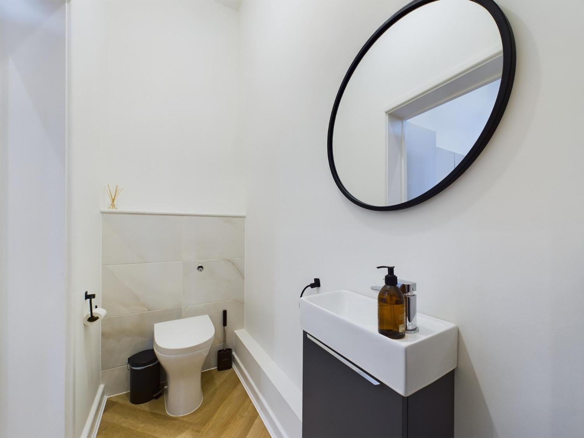 Luxury Town Centre 2-bed Chapel Conversion With Private Parking Holiday home *