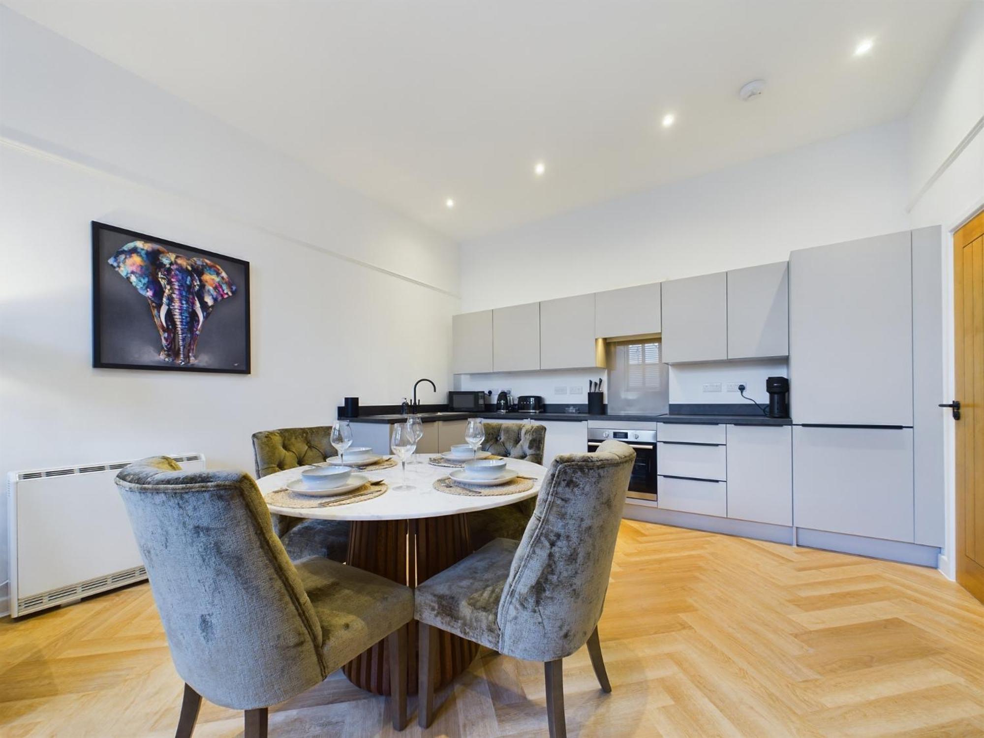 Holiday home Luxury Town Centre 2-bed Chapel Conversion With Private Parking