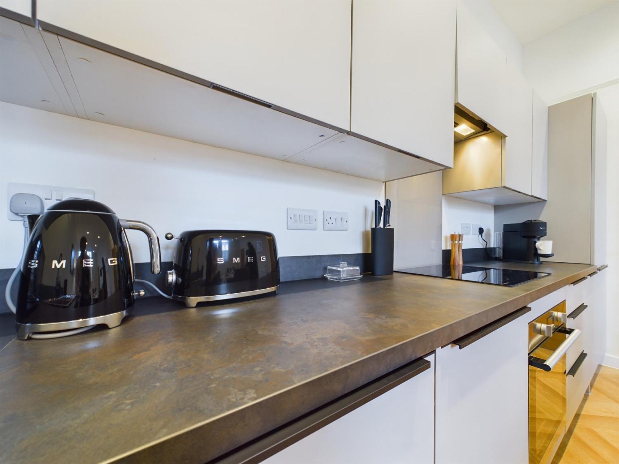 Holiday home Luxury Town Centre 2-bed Chapel Conversion With Private Parking *