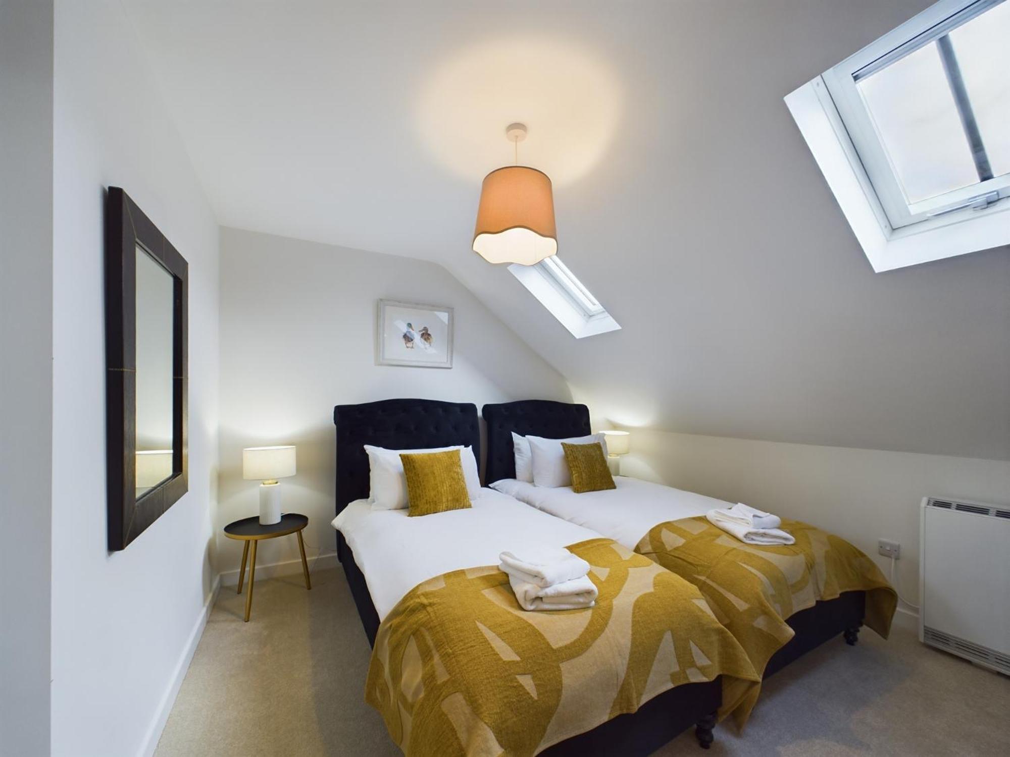Holiday home Luxury Town Centre 2-bed Chapel Conversion With Private Parking Cheltenham