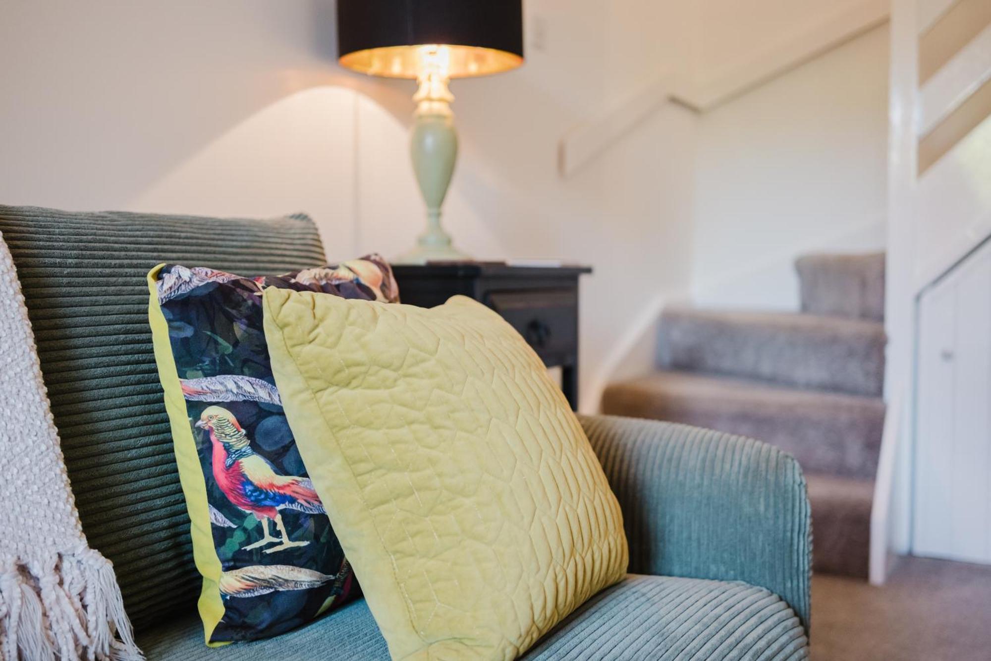 Corner House - Bright 2 Bed In Cheltenham Apartment *