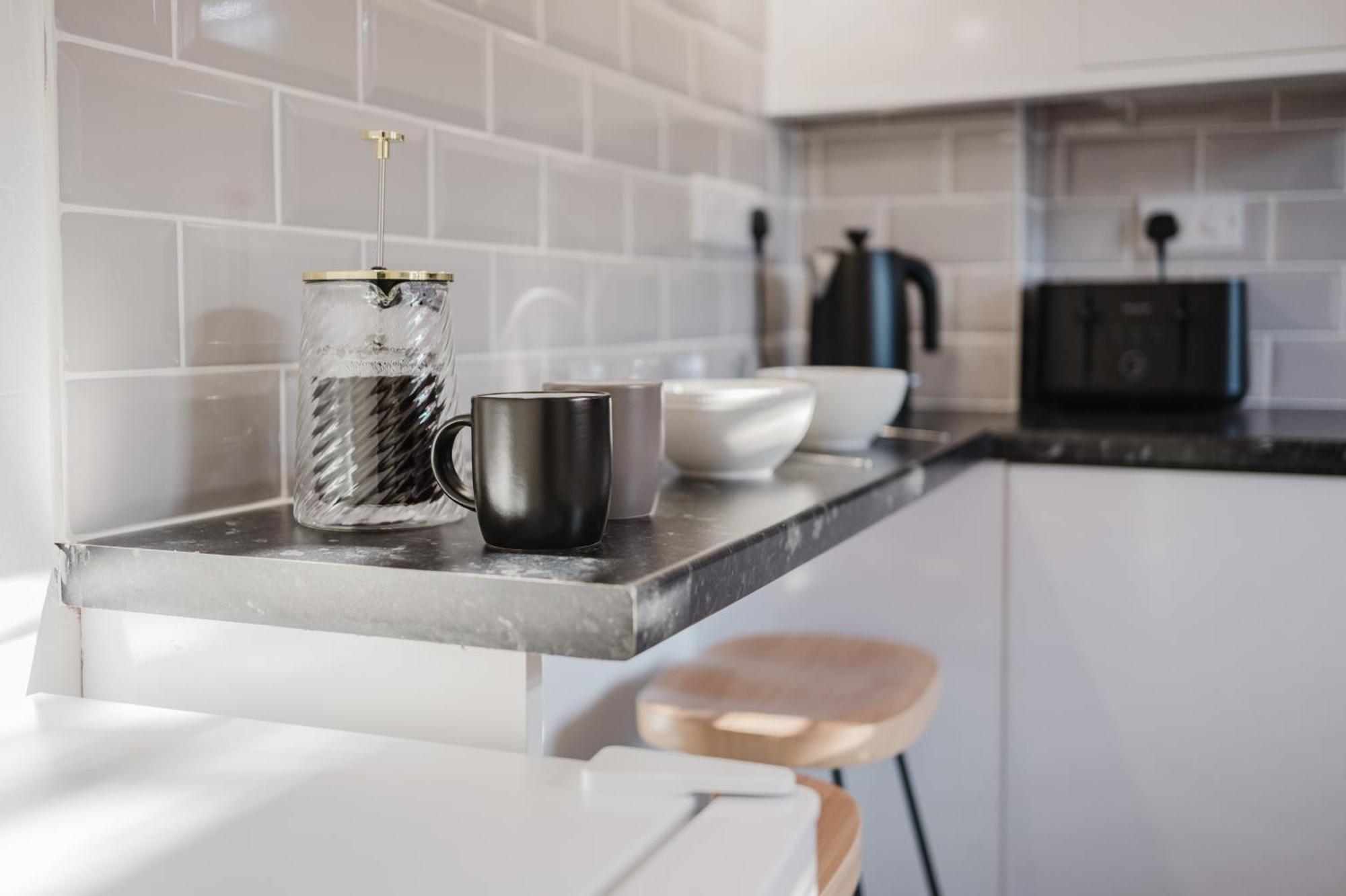 Corner House - Bright 2 Bed In Cheltenham