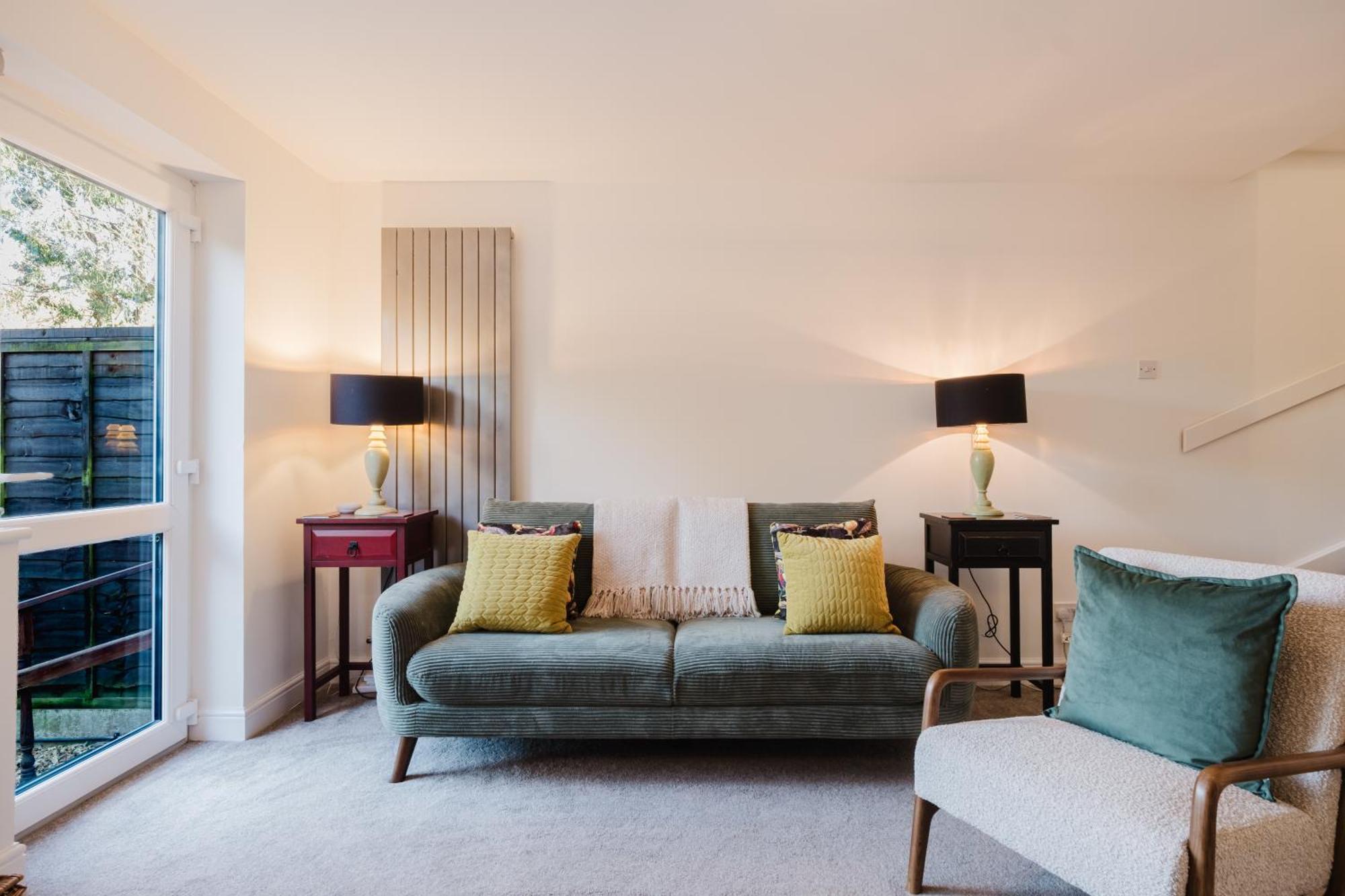 Corner House - Bright 2 Bed In Cheltenham Apartment