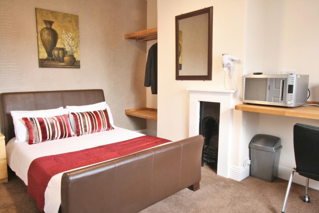 By Roomsbooked Hotel Cheltenham