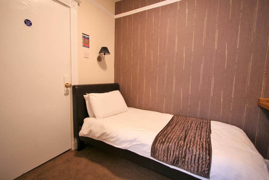 Hotel By Roomsbooked