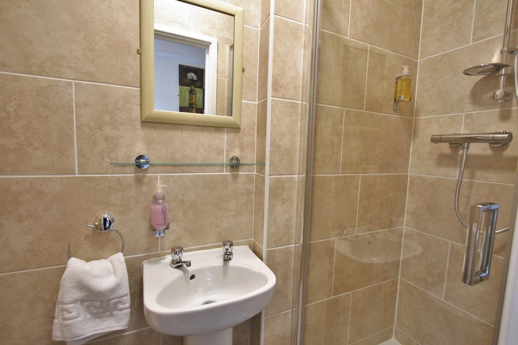 By Roomsbooked Hotel
