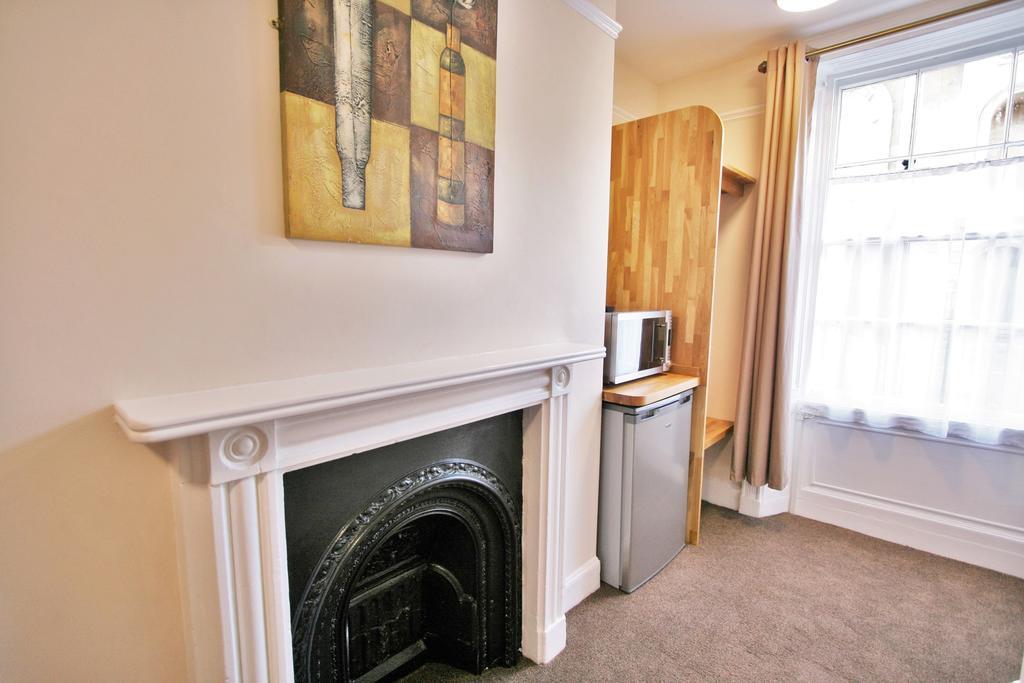 By Roomsbooked Cheltenham