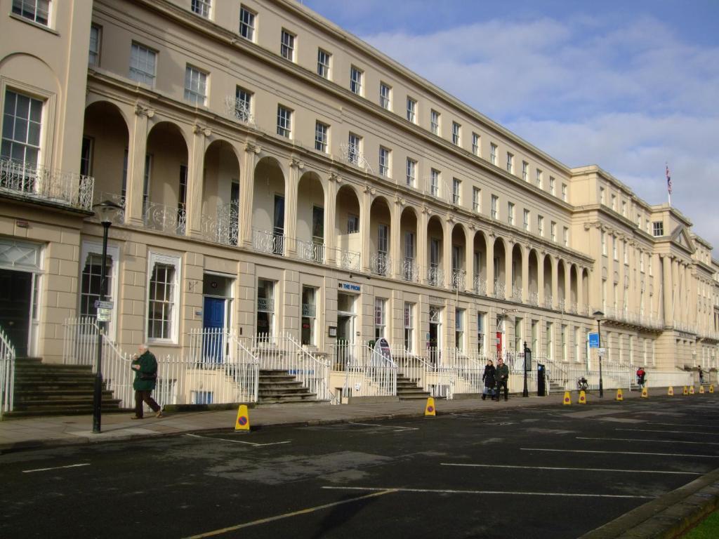 Hotel On The Prom Cheltenham