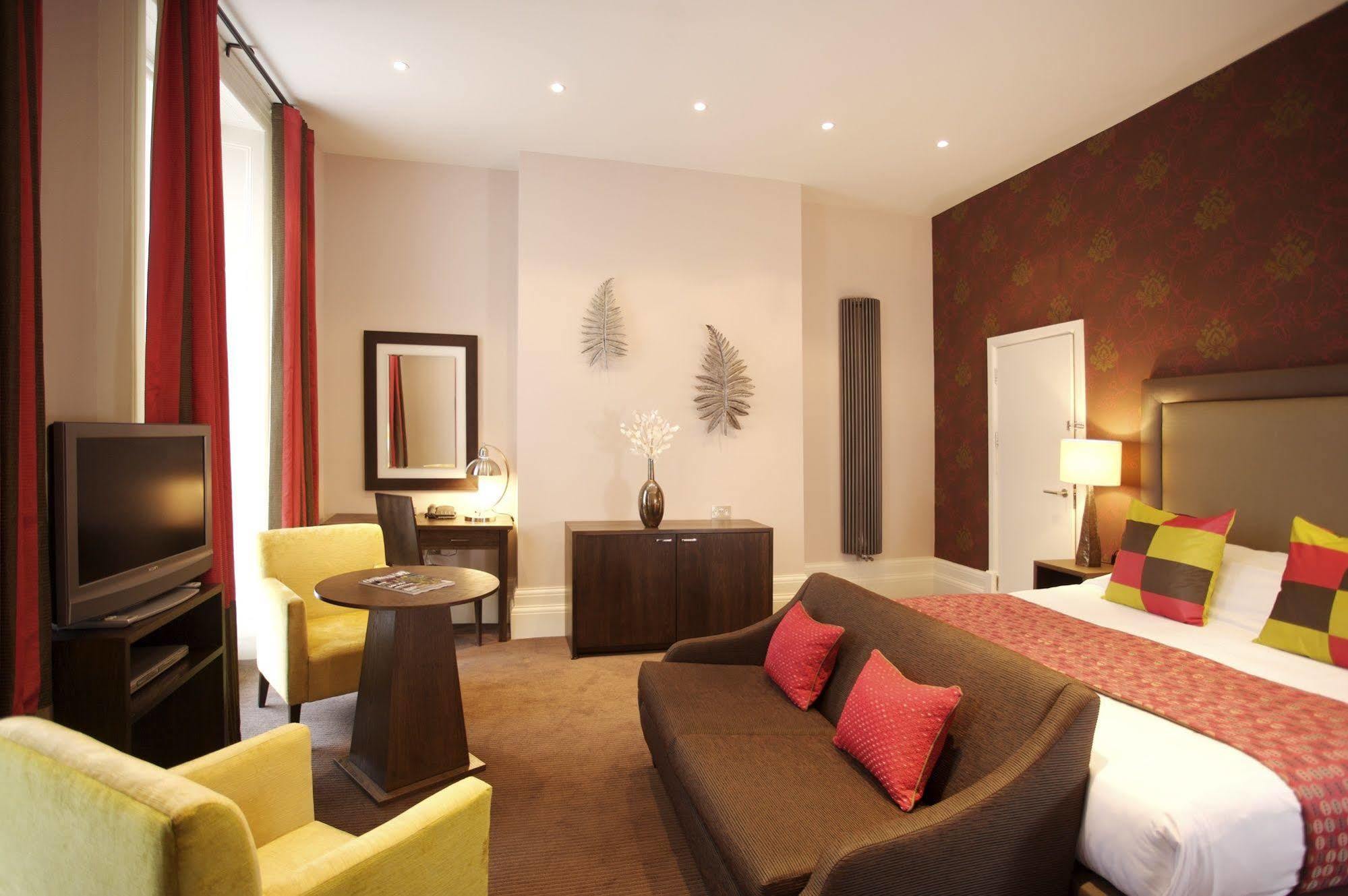 Hotel The George & Monty's Cheltenham