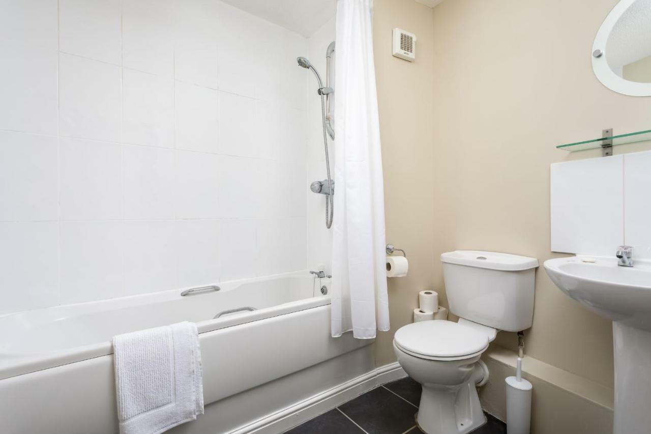 Lloyd Close - Close To Town Centre & Gchq Cheltenham