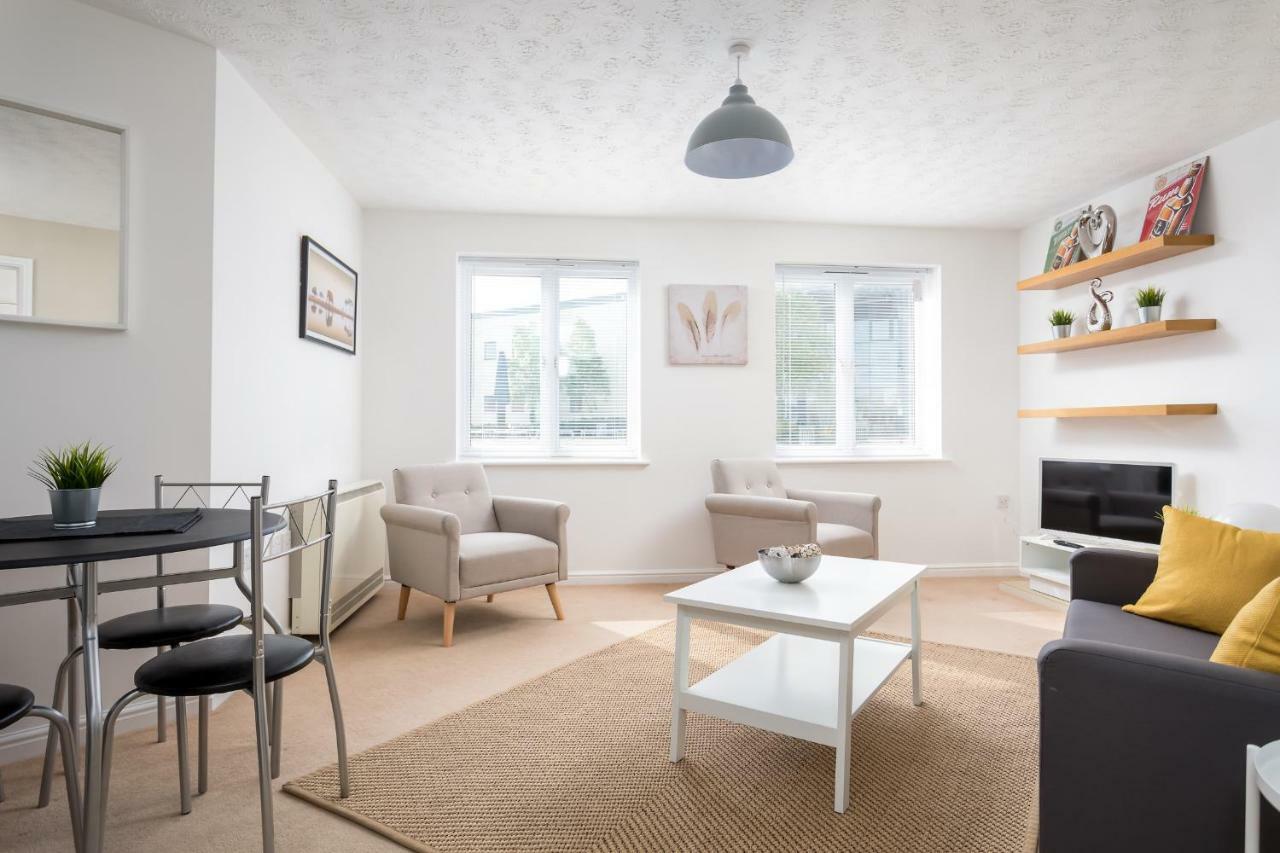 Lloyd Close - Close To Town Centre & Gchq Apartment Cheltenham