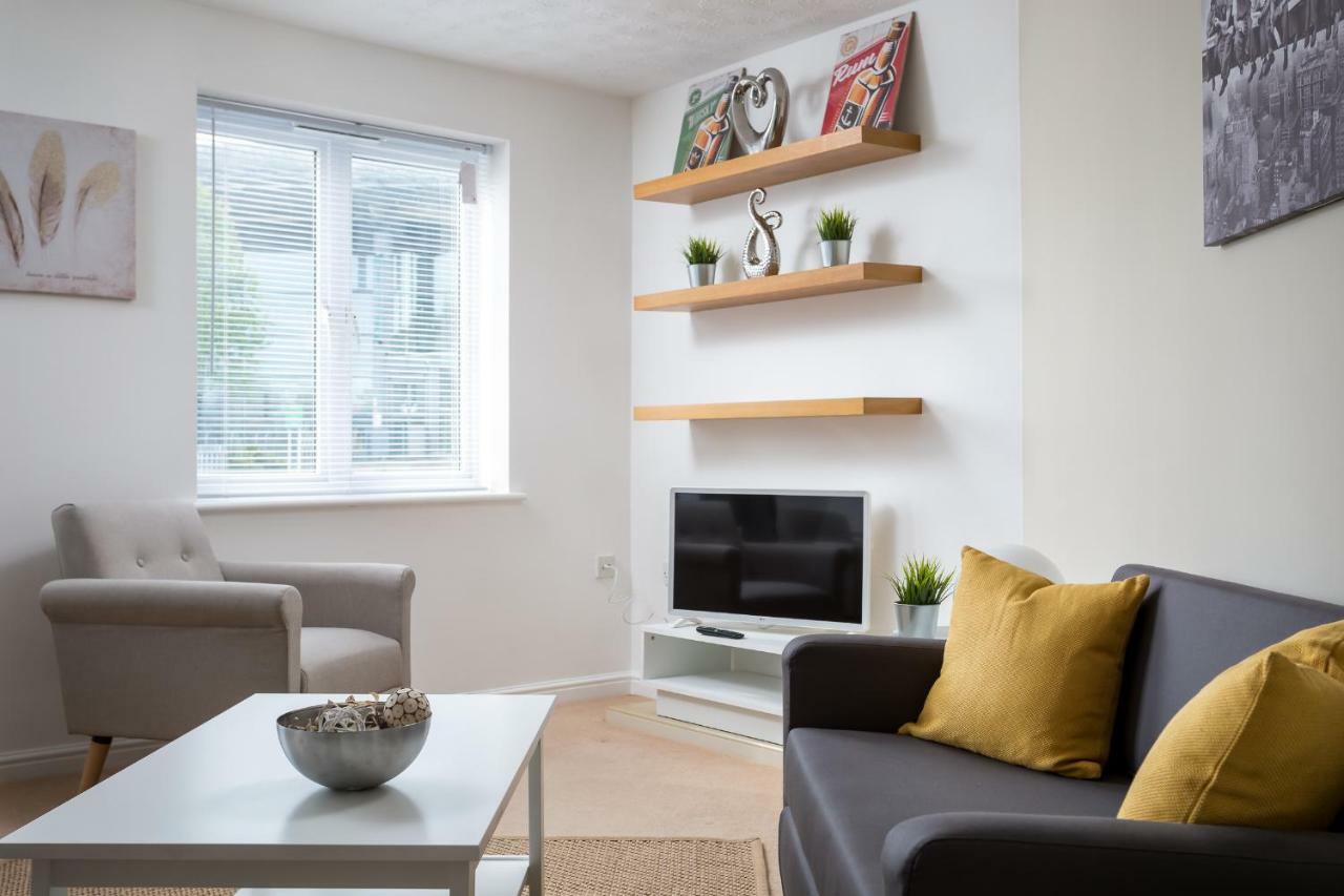 Lloyd Close - Close To Town Centre & Gchq * Cheltenham