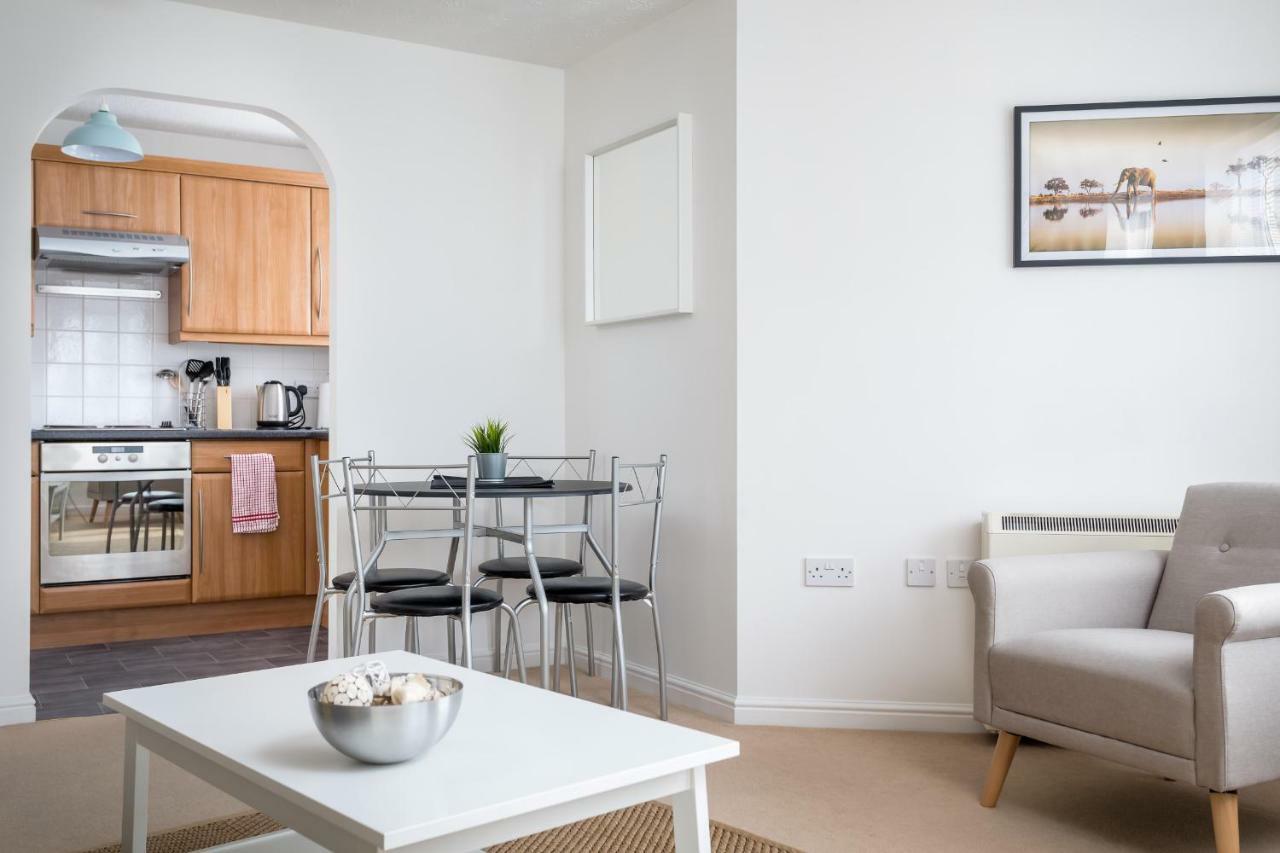 Apartment Lloyd Close - Close To Town Centre & Gchq *