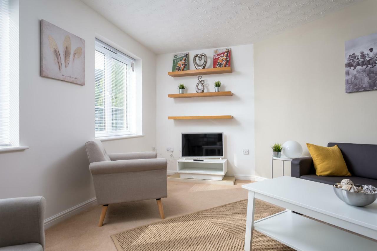 Lloyd Close - Close To Town Centre & Gchq