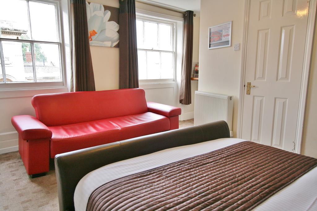 Hotel By Roomsbooked 3*