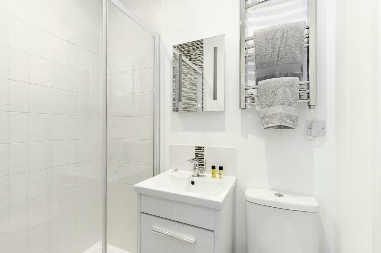 2 Bedroom Town Centre Apartment *