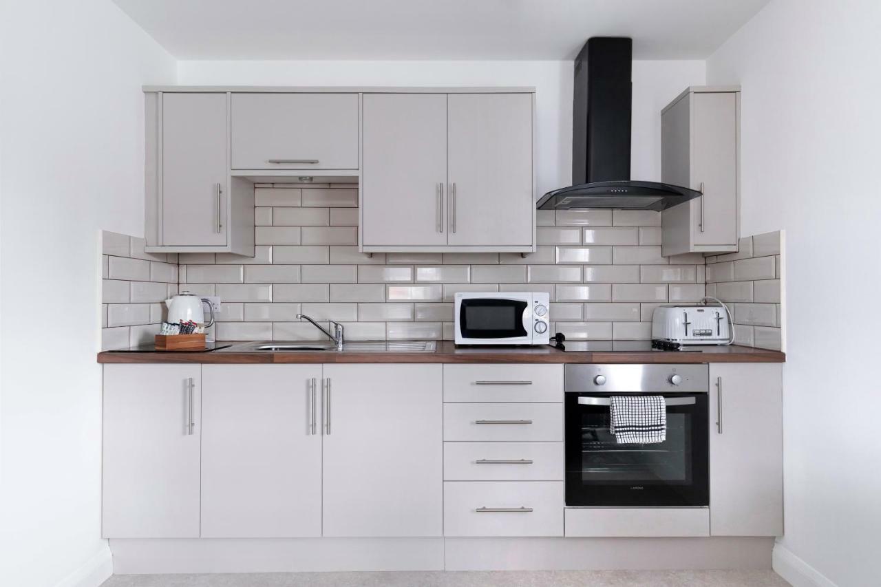 2 Bedroom Town Centre Apartment *
