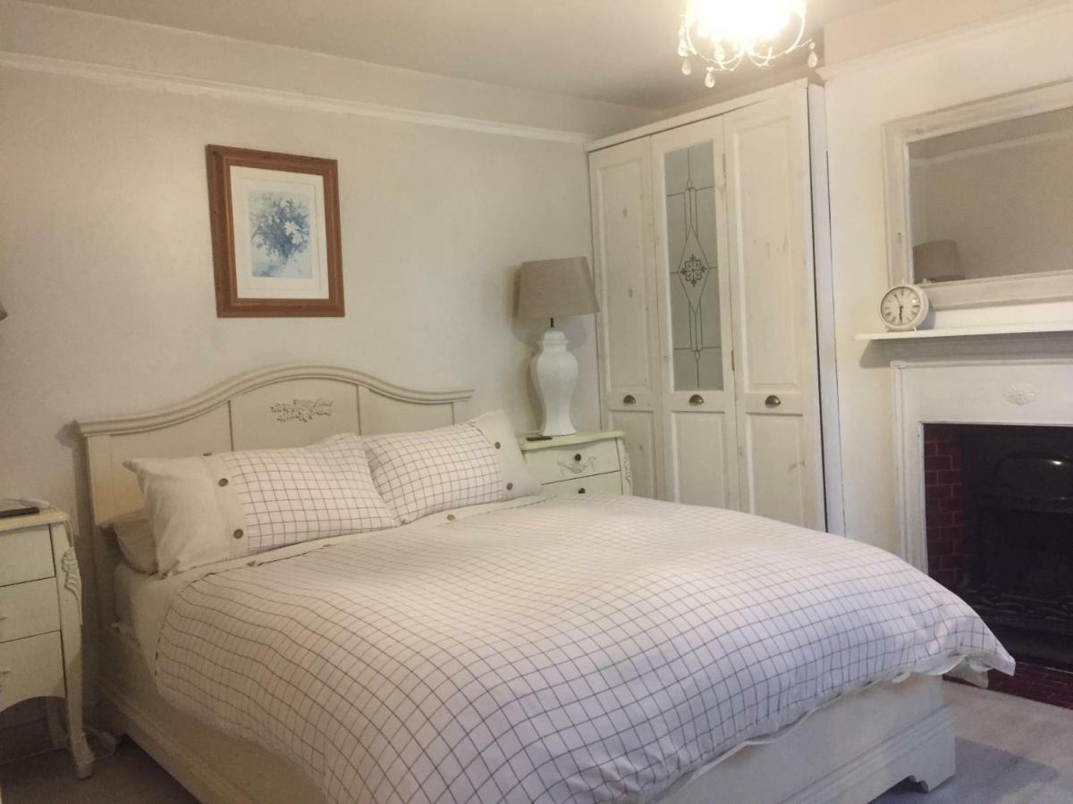 Alice 3* Cheltenham