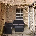 Regency Apartment - Private Entrance & Courtyard