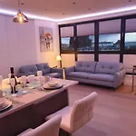 Central Penthouse With Hot Tub & Views 23