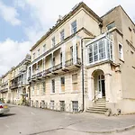 16 Lansdown -By Luxury Apartments