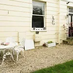 Lovely 3-Bed House In Cheltenham