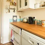 Lovely 3-Bed House In Cheltenham