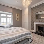 Wellington Square - By Luxury Apartments