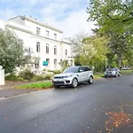 Wellington Square - By Luxury Apartments