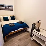 Newly Refurbished Flat In Central Cheltenham With Parking
