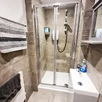 Newly Refurbished Flat In Central Cheltenham With Parking