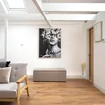 Curb Properties - Cool Trendy Montpellier Apartment