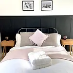 Am Living - Cheltenham Town Centre - St Georges Square