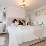 Gloucester Place Townhouse And Apartment Hot Tub!
