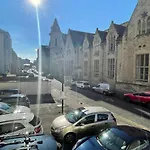 Studio Flat Central Cheltenham Parking Off Road