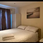 Double Bedroom With Pt/B