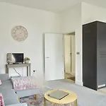 Curb Properties - Super 2 Bed Apartment 5 Min From Town Centre