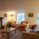 The Snicket - Traditional Cotswold Home