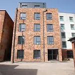 Elliot Oliver - Chic 2 Bedroom Town Centre Apartment