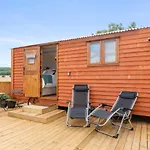Outbak Shepherds Hut